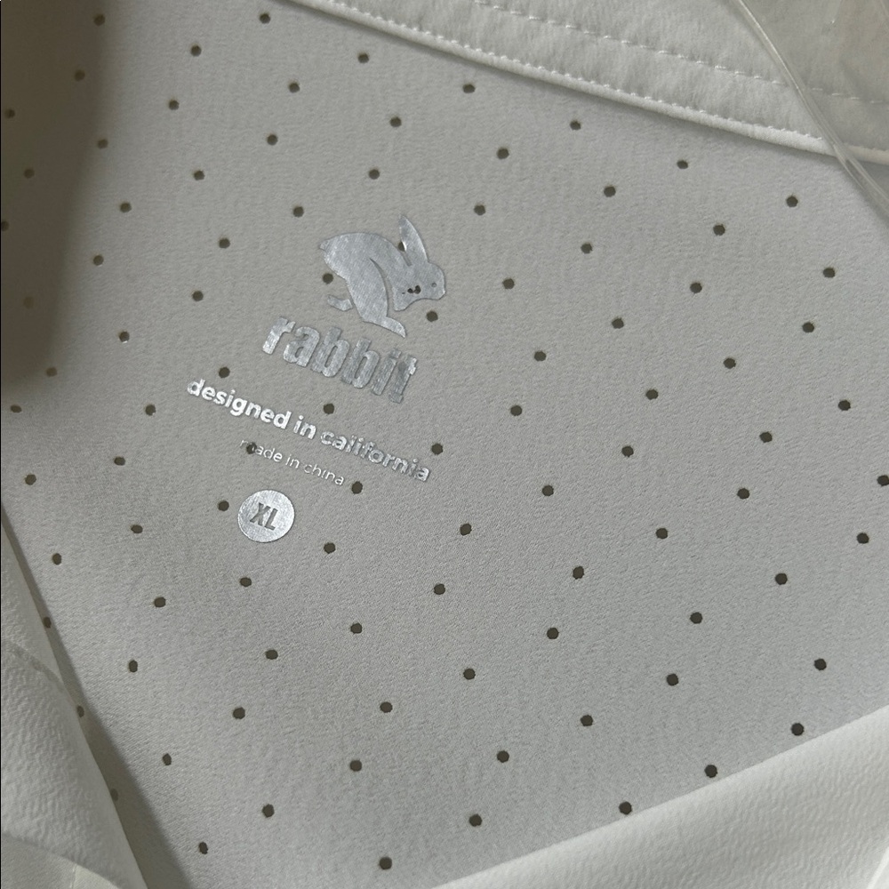 White Short-Sleeve Button-Up Shirt by Rabbit - Picture 4 of 7